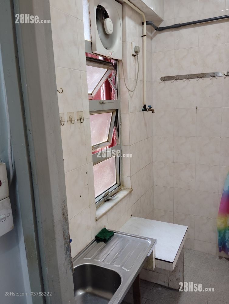 Mascot Mansions Rental Studio , 1 Bathroom 130 ft²