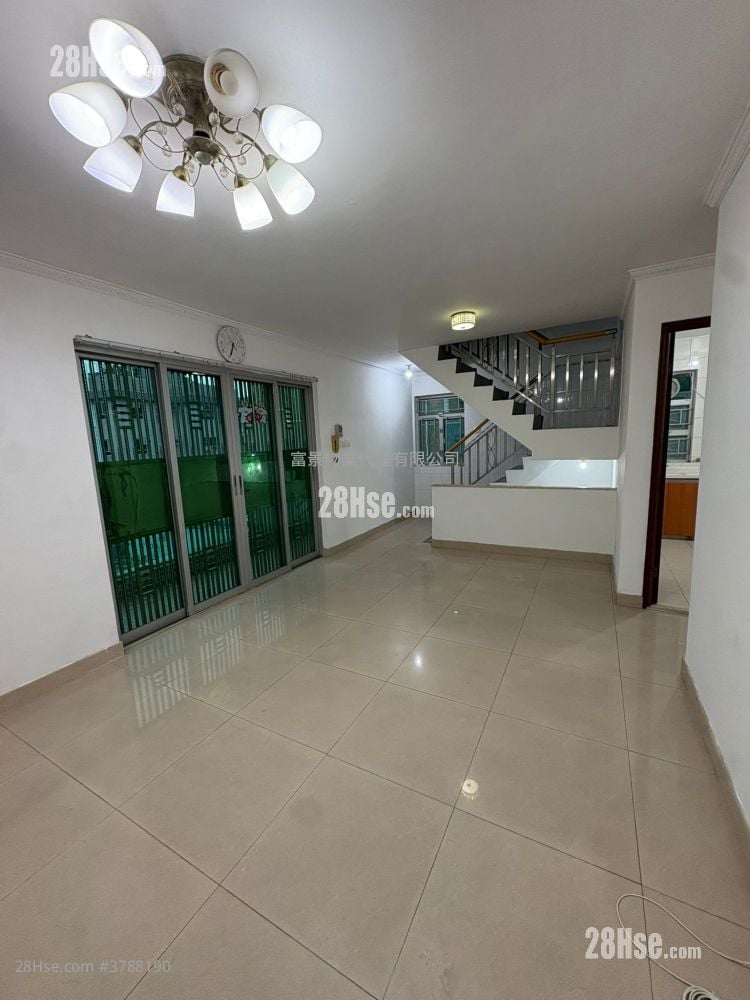 Tuen Mun San Tsuen Rental 3 Bedrooms , 1 Bathroom 653 ft²