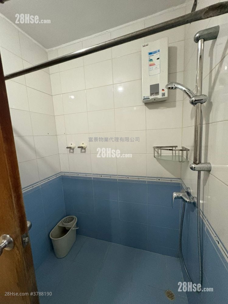 Tuen Mun San Tsuen Rental 3 Bedrooms , 1 Bathroom 653 ft²