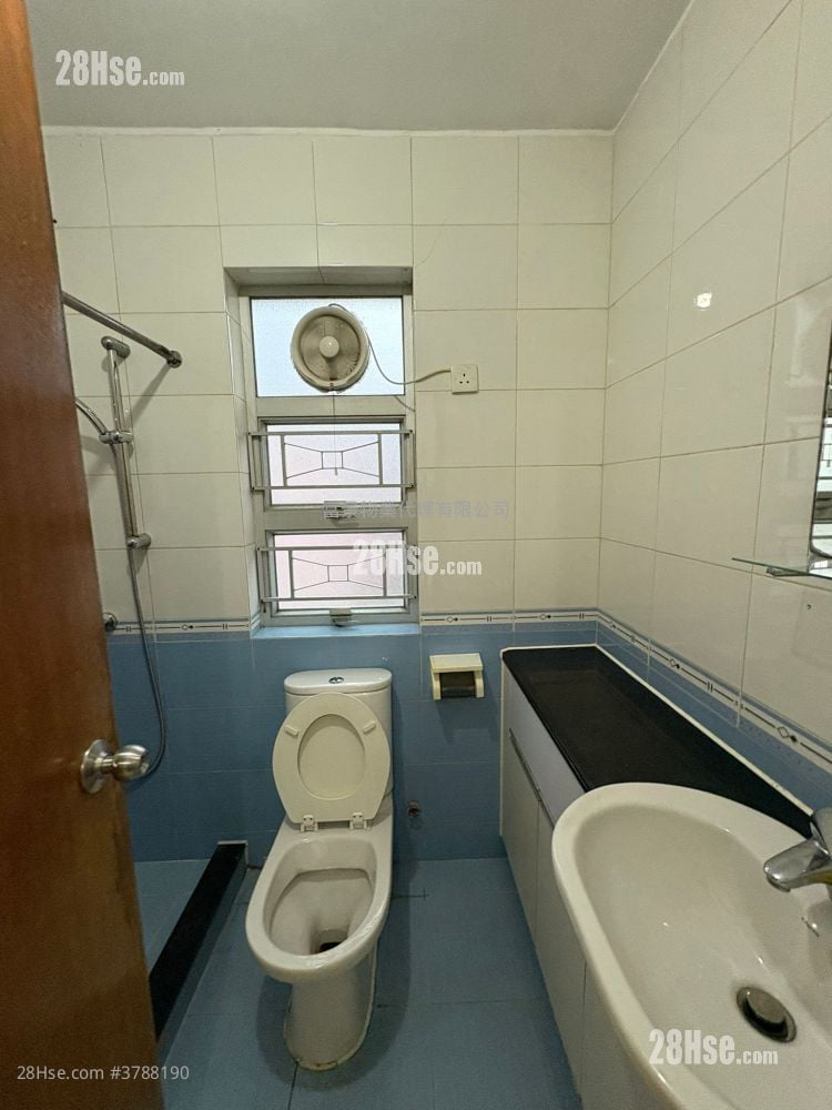 Tuen Mun San Tsuen Rental 3 Bedrooms , 1 Bathroom 653 ft²