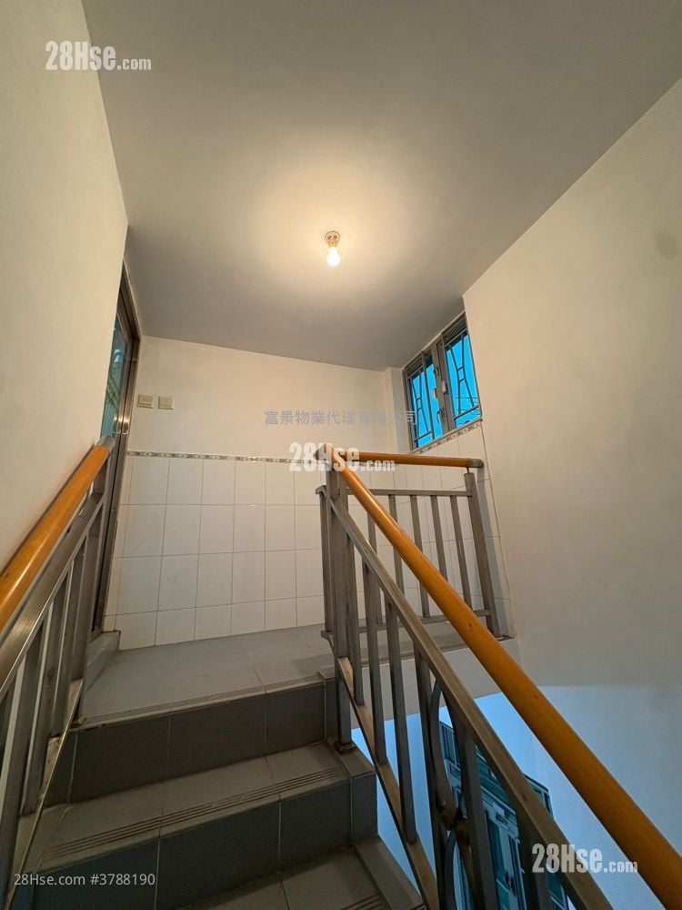 Tuen Mun San Tsuen Rental 3 Bedrooms , 1 Bathroom 653 ft²