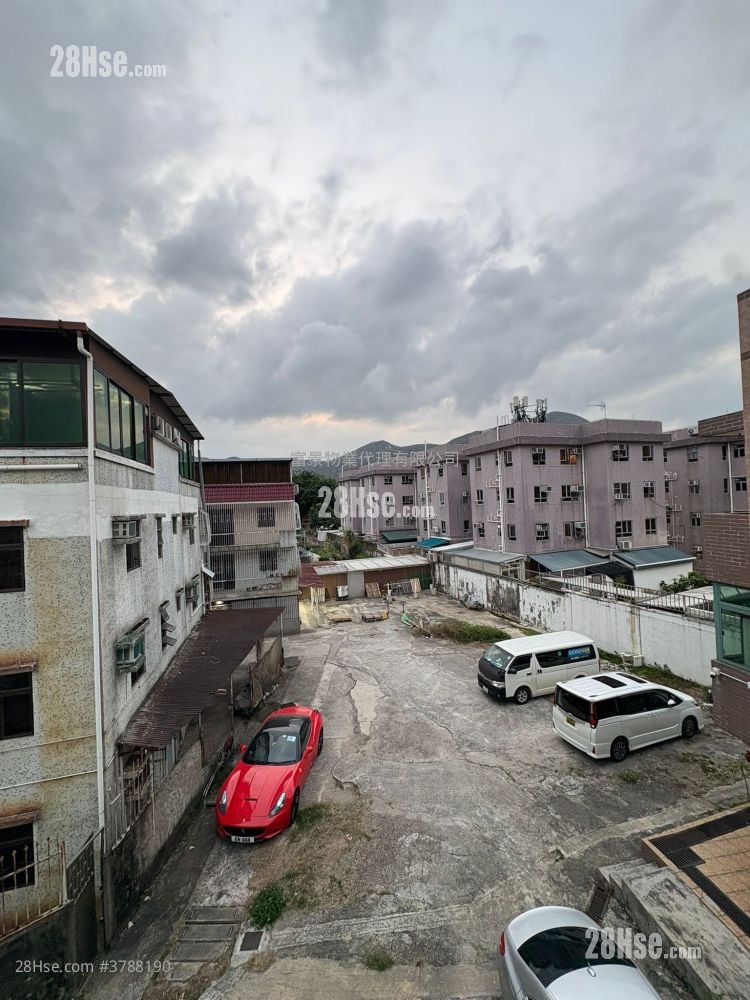 Tuen Mun San Tsuen Rental 3 Bedrooms , 1 Bathroom 653 ft²