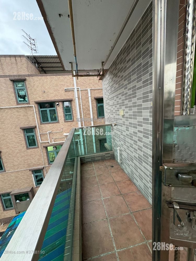 Tuen Mun San Tsuen Rental 3 Bedrooms , 1 Bathroom 653 ft²