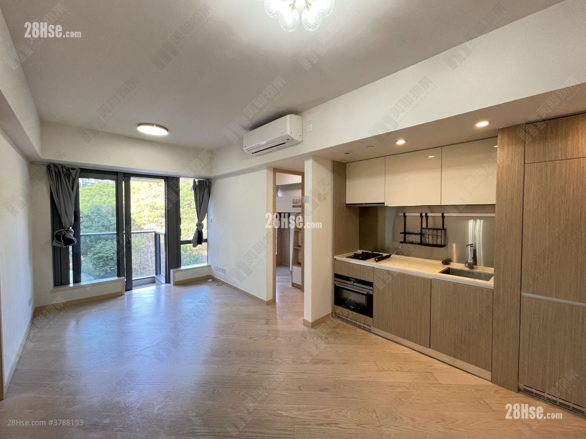 living room: The Regent Sell 3 Bedrooms 584 ft²