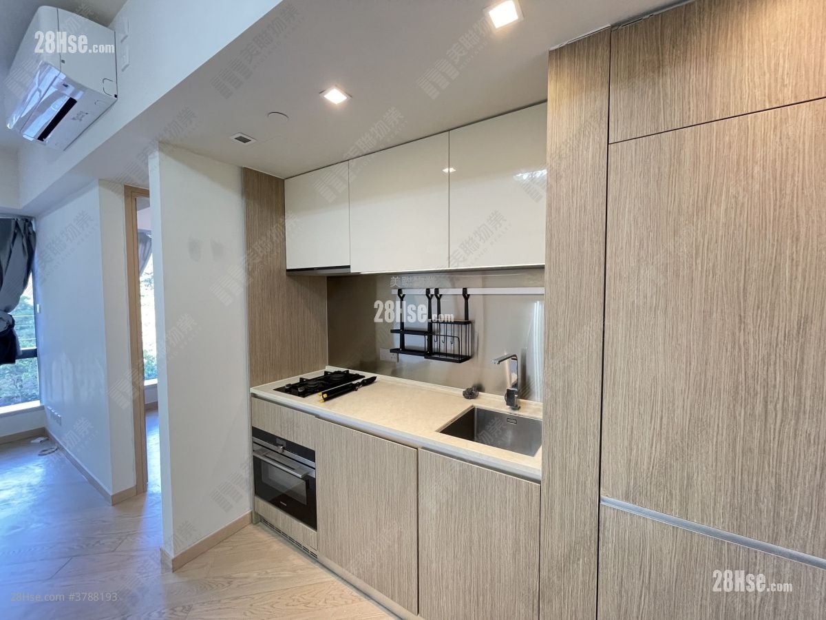 kitchen: The Regent Sell 3 Bedrooms 584 ft²