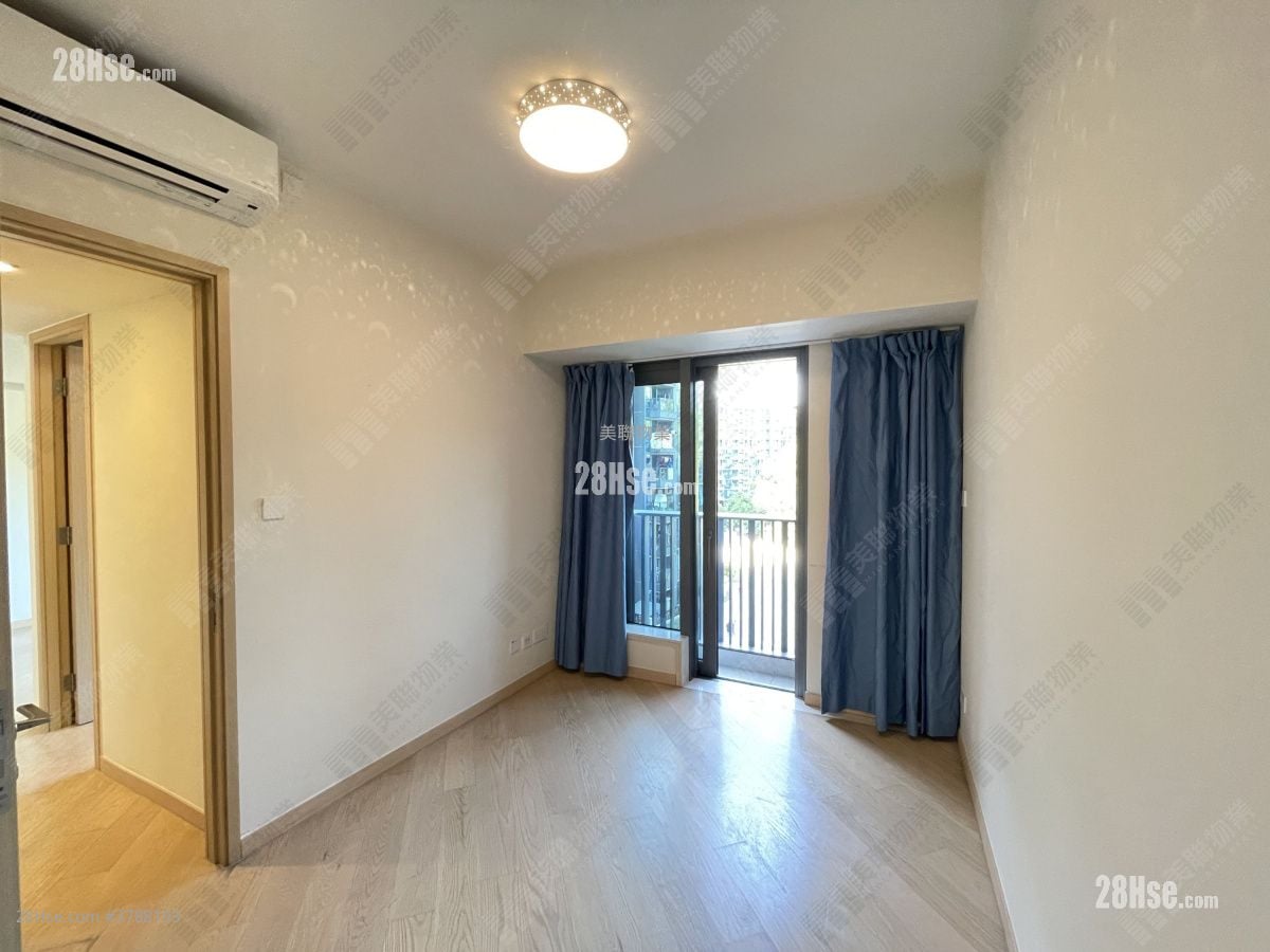 master room: The Regent Sell 3 Bedrooms 584 ft²