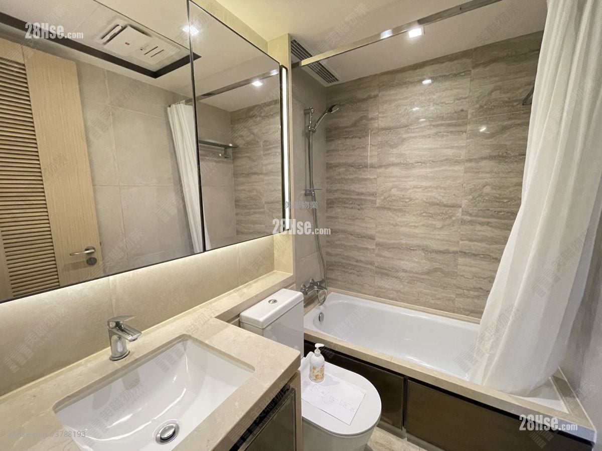 bathroom: The Regent Sell 3 Bedrooms 584 ft²