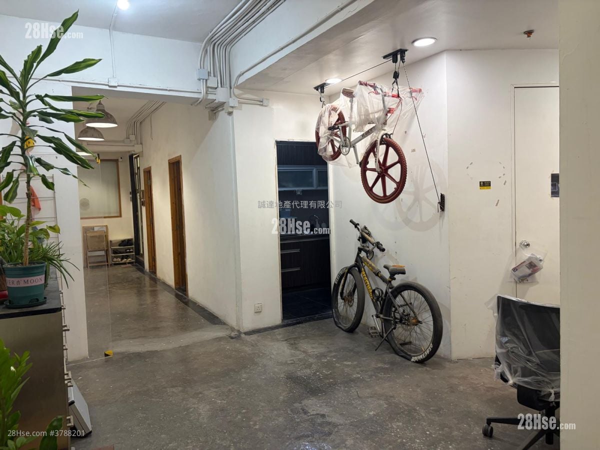 Kwun Tong Industrial Building  Rental Studio 500 ft²