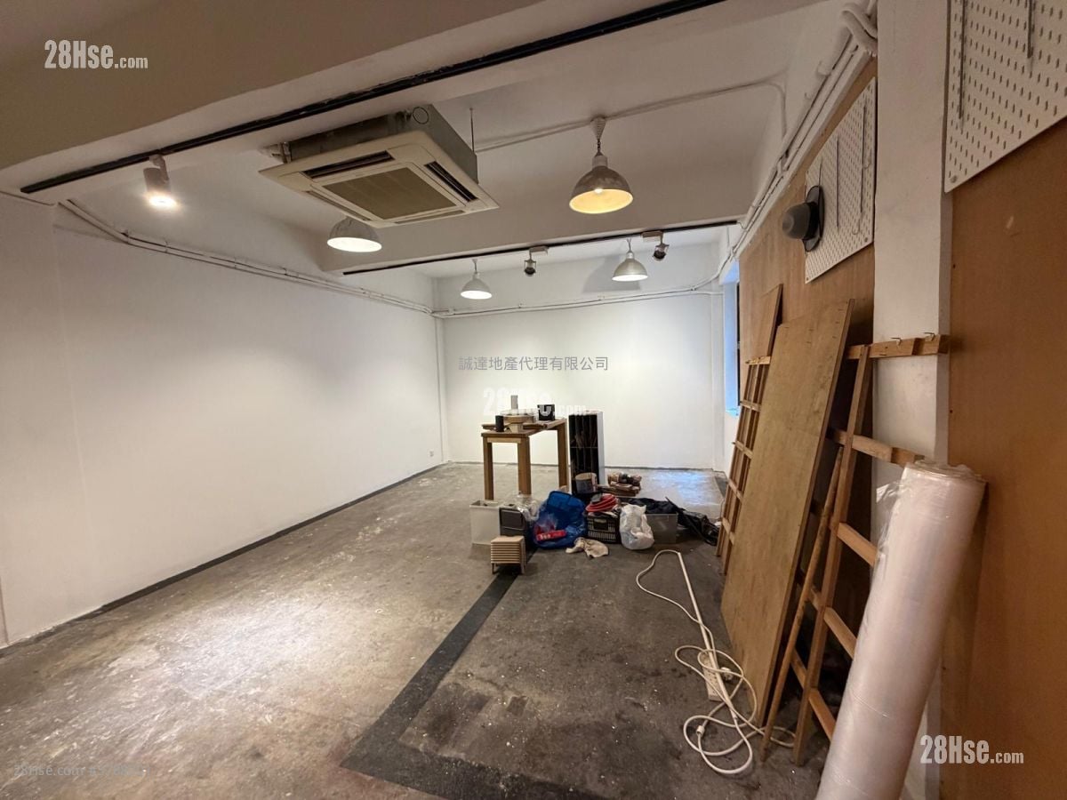 Kwun Tong Industrial Building  Rental Studio 500 ft²