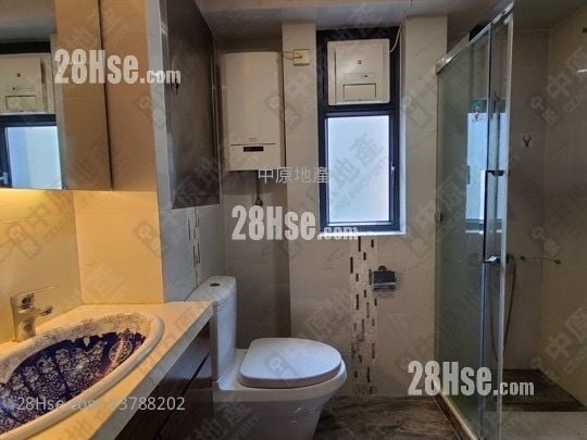 Wing On Court Sell 3 Bedrooms , 2 Bathrooms 1,615 ft²