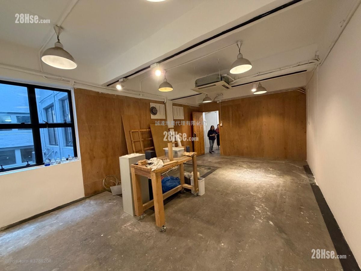 Kwun Tong Industrial Building  Rental Studio 500 ft²