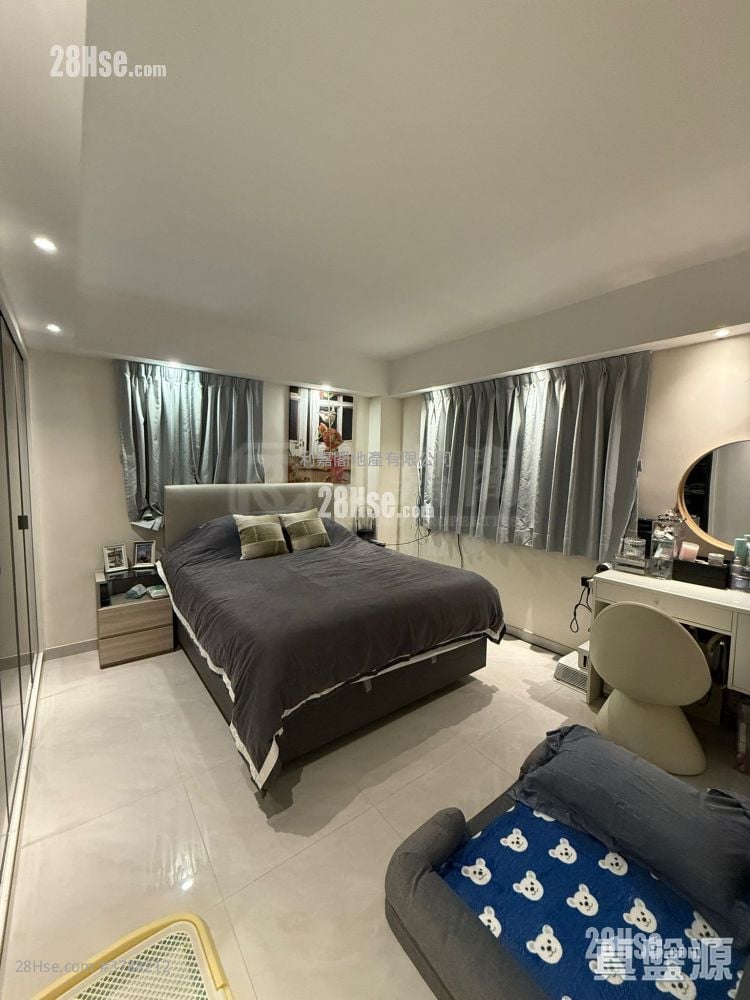 Phoenix Court Sell 3 Bedrooms , 2 Bathrooms 976 ft²