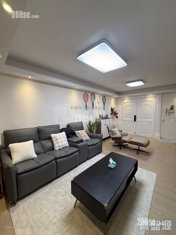 Phoenix Court Sell 3 Bedrooms , 2 Bathrooms 976 ft²