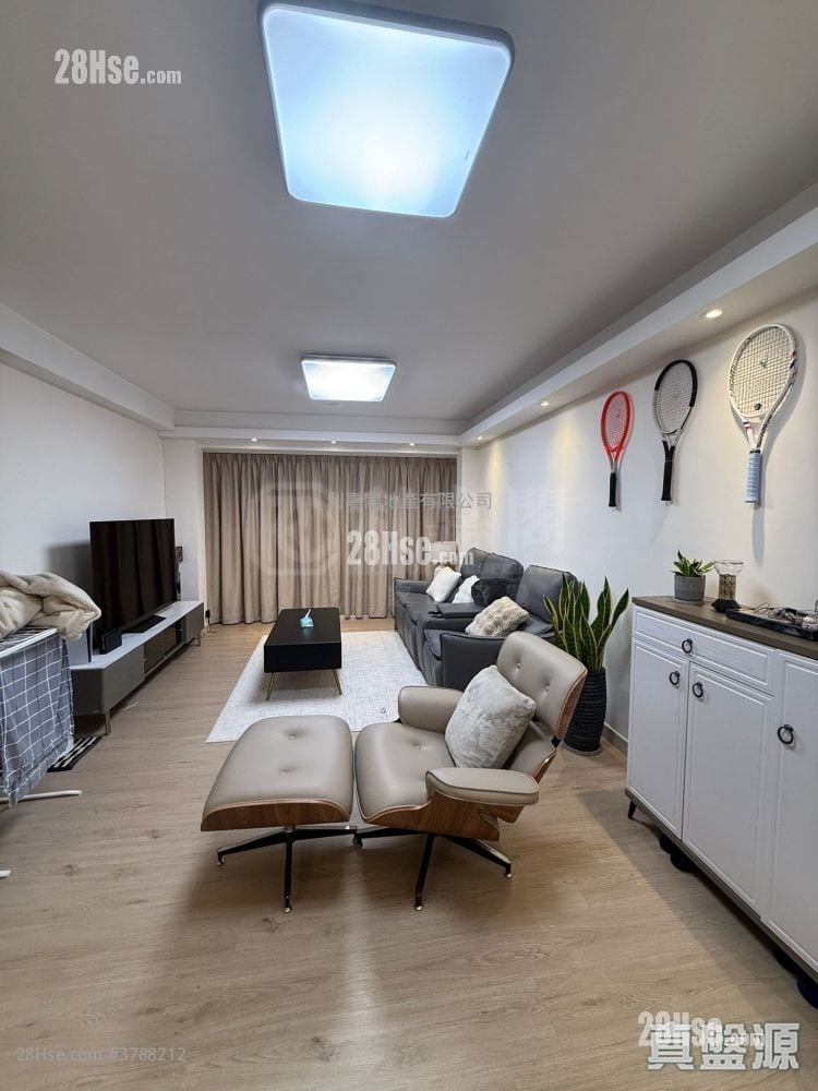 Phoenix Court Sell 3 Bedrooms , 2 Bathrooms 976 ft²