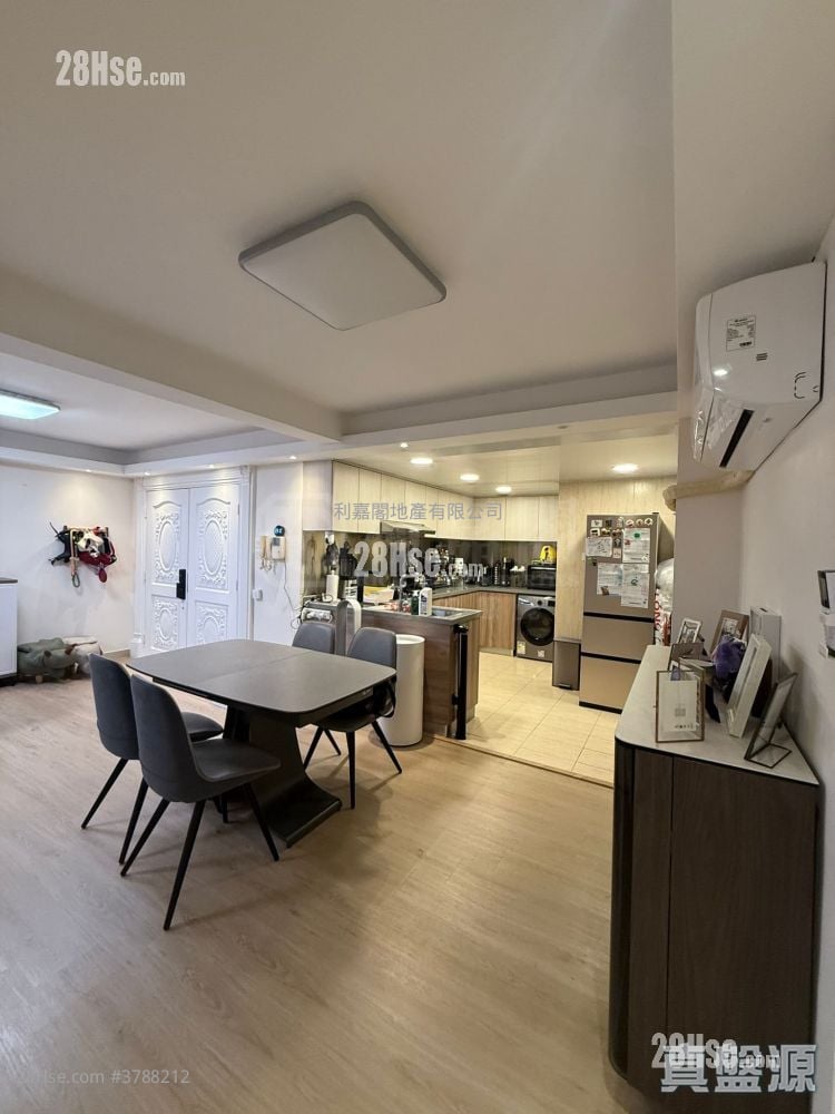 Phoenix Court Sell 3 Bedrooms , 2 Bathrooms 976 ft²