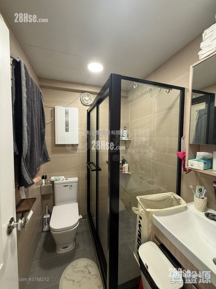 Phoenix Court Sell 3 Bedrooms , 2 Bathrooms 976 ft²