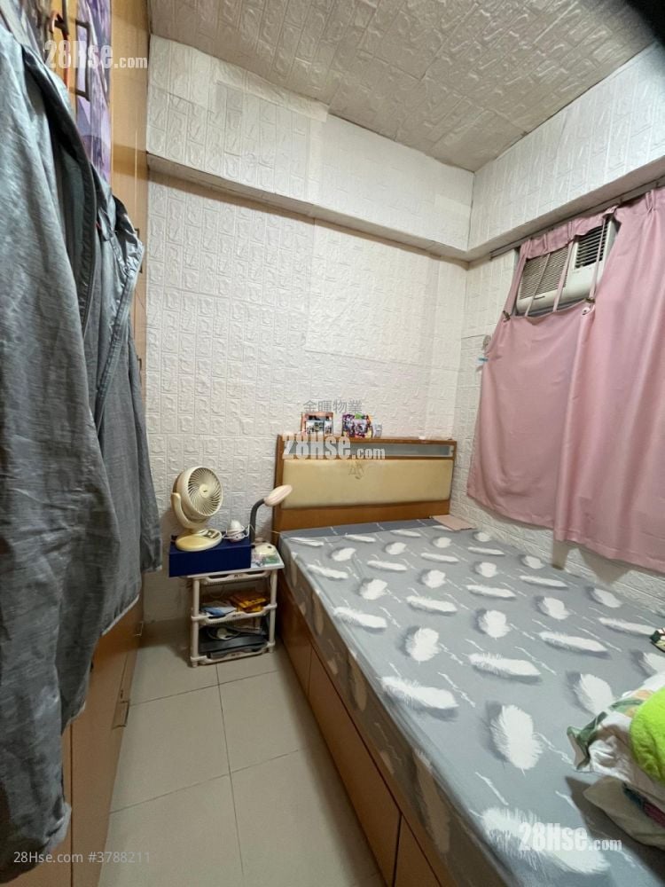 Wilmer Building Sell 2 Bedrooms , 1 Bathroom 329 ft²