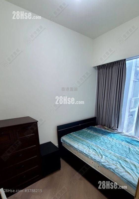 Cullinan West Sell 2 Bedrooms 526 ft²