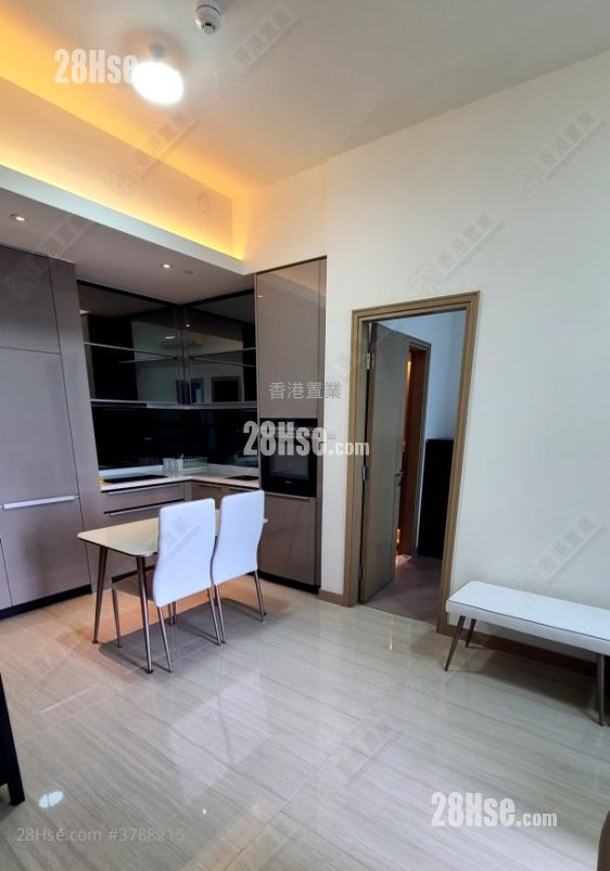 Cullinan West Sell 2 Bedrooms 526 ft²