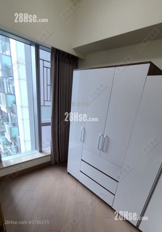 Cullinan West Sell 2 Bedrooms 526 ft²