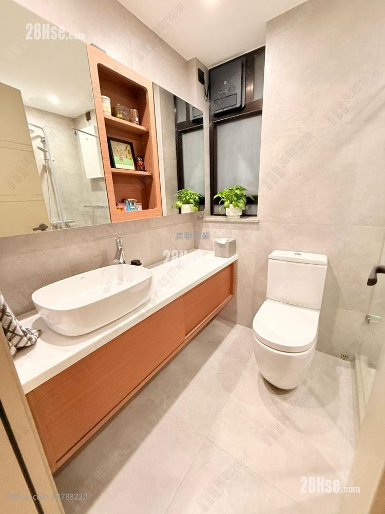 Royal Ascot Sell 3 Bedrooms , 2 Bathrooms 974 ft²