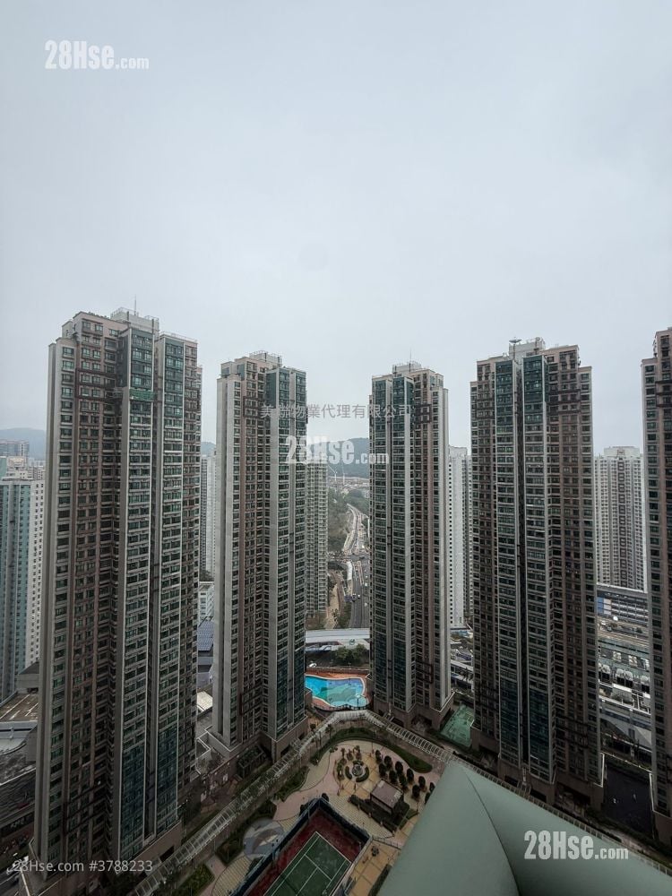 Residence Oasis Sell 3 Bedrooms 653 ft²