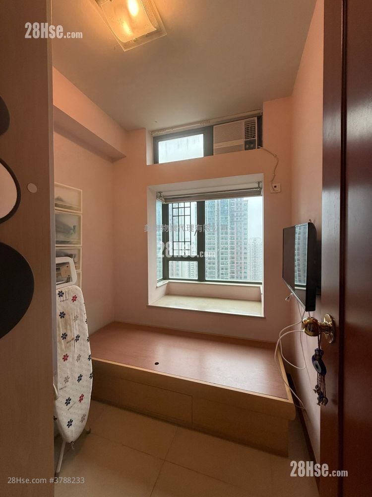 Residence Oasis Sell 3 Bedrooms 653 ft²