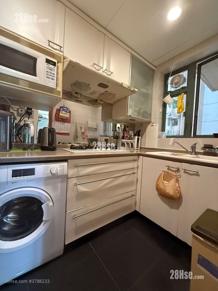 Residence Oasis Sell 3 Bedrooms 653 ft²