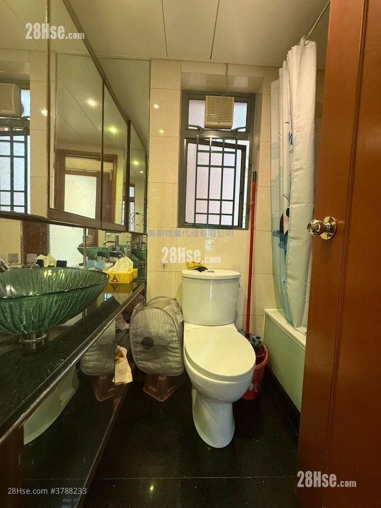 Residence Oasis Sell 3 Bedrooms 653 ft²