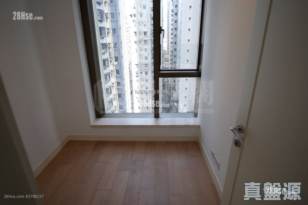 Kensington Hill 售盘 3 房 , 3 浴室 865 平方尺