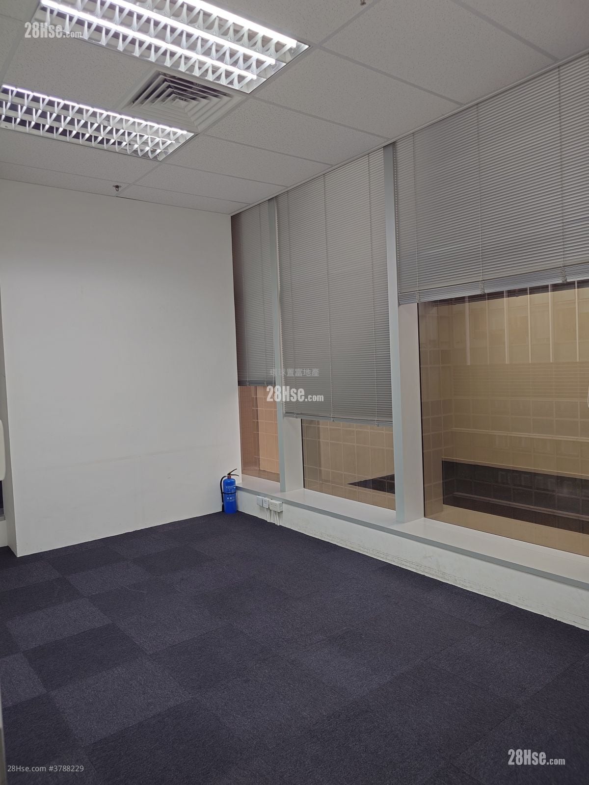 皇廷广场 租盘 885 平方尺