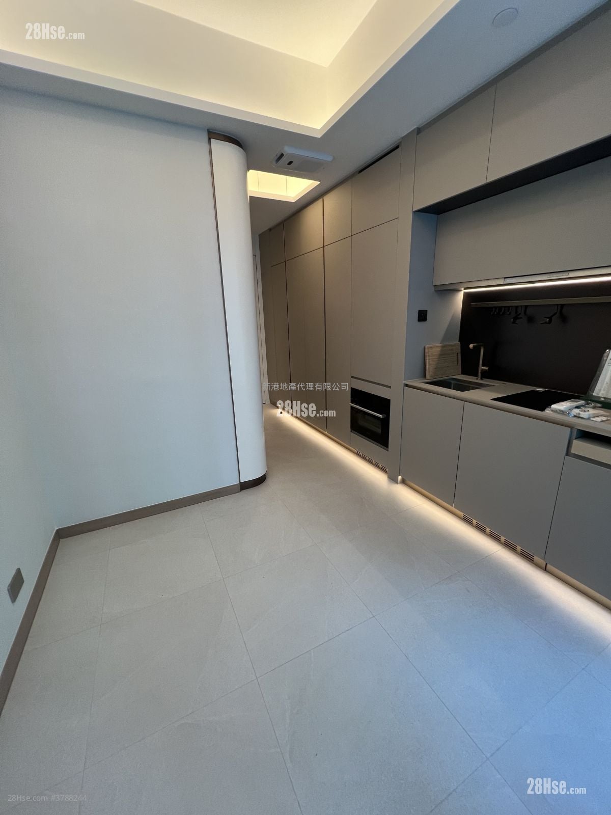 Baker Circle Greenwich Sell Studio , 1 Bathroom 212 ft²