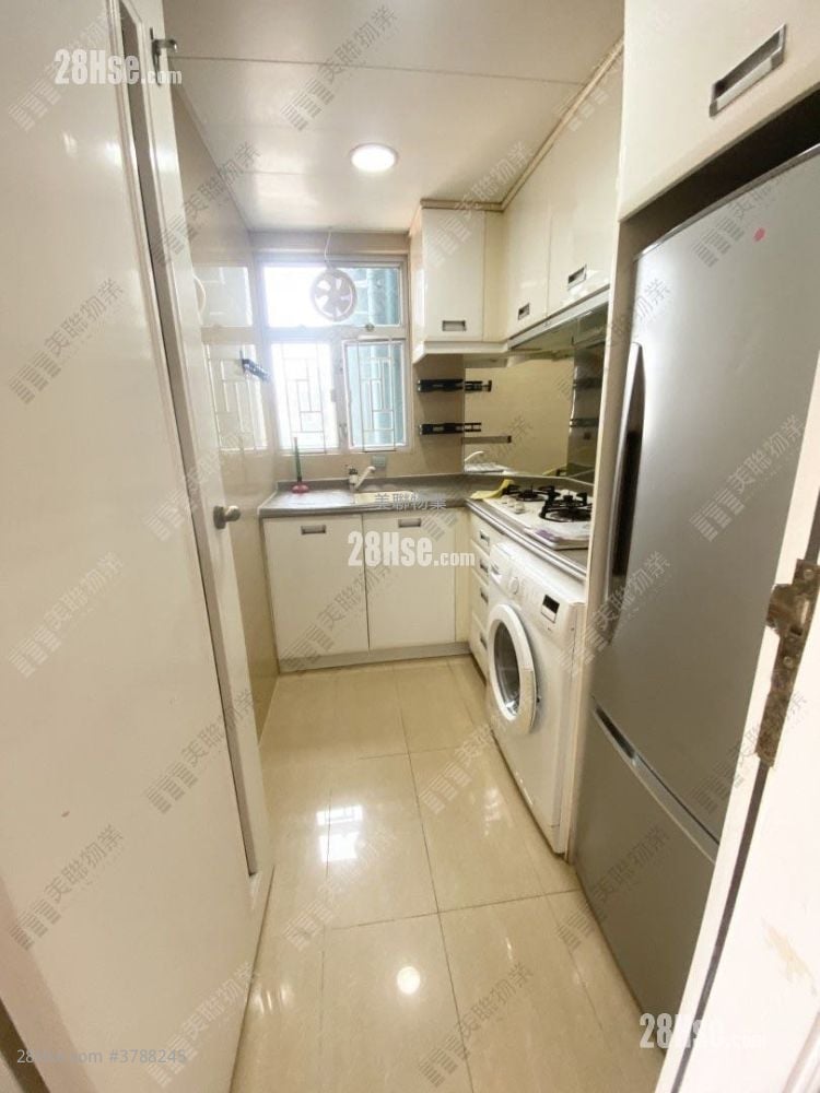 Sky Tower Sell 2 Bedrooms 452 ft²