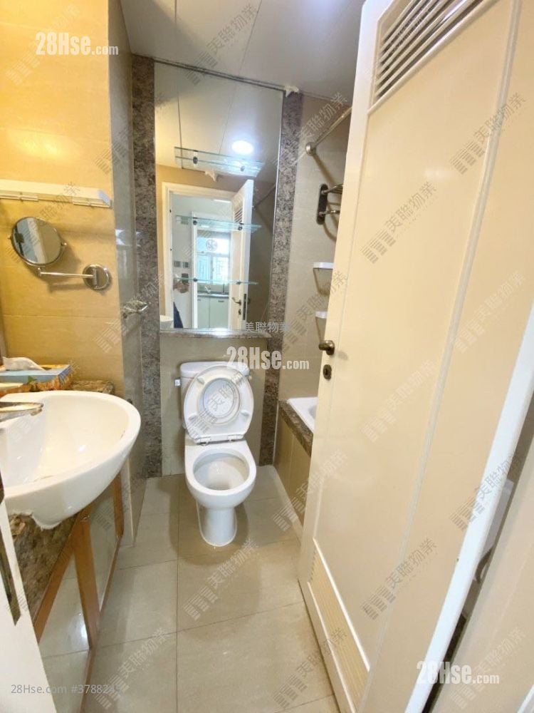 Sky Tower Sell 2 Bedrooms 452 ft²