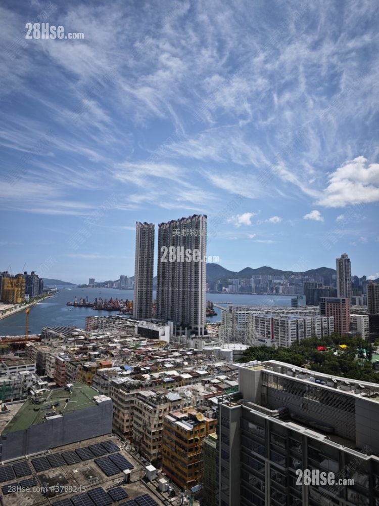 Sky Tower Sell 2 Bedrooms 452 ft²