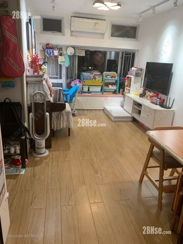 Riviera Gardens Sell 596 ft²