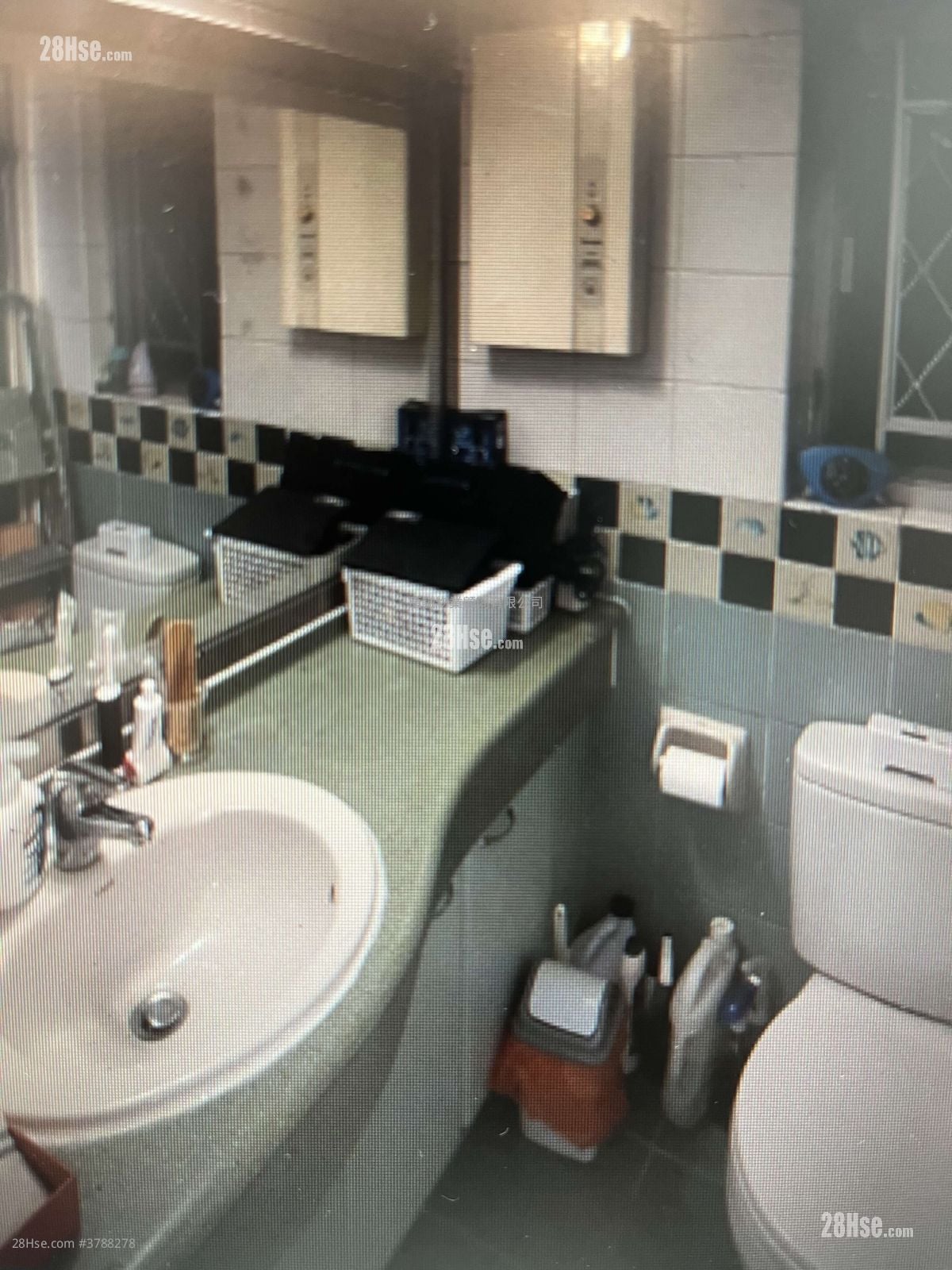 Lei On Court Sell 3 Bedrooms , 2 Bathrooms 650 ft²