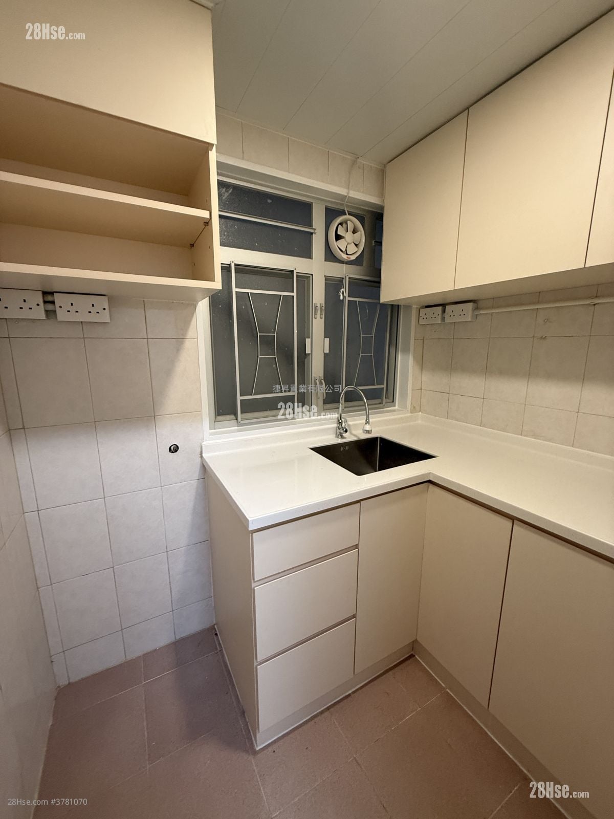 Loong King Mansion Rental 2 Bedrooms , 1 Bathroom 312 ft²