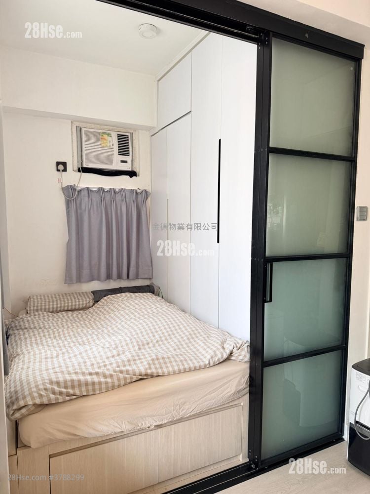 Chi Wing Court Sell 1 Bedroom , 1 Bathroom 245 ft²