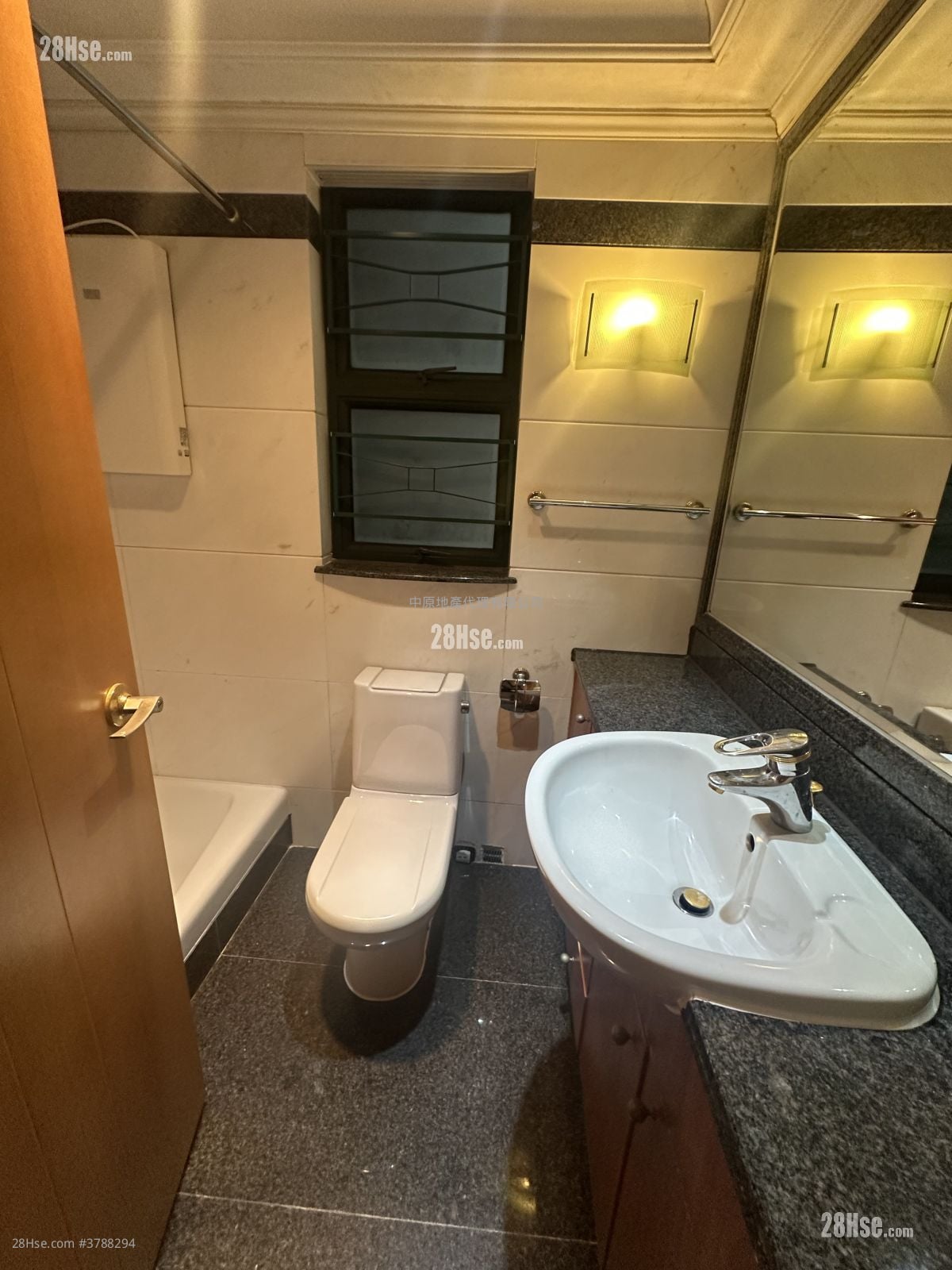 灏景湾 售盘 3 房 , 2 浴室 684 平方尺