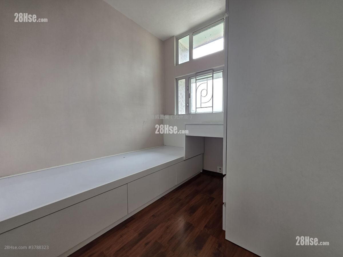 Ching Wah Court Sell 3 Bedrooms 645 ft²