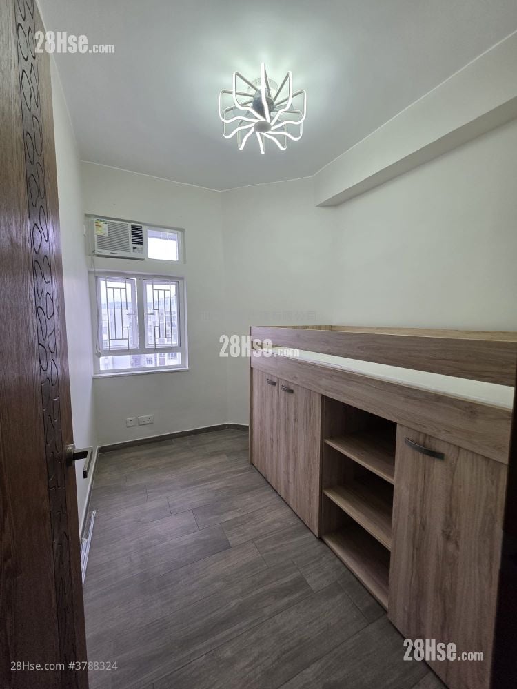 Whampoa Garden Sell 4 Bedrooms , 2 Bathrooms 708 ft²