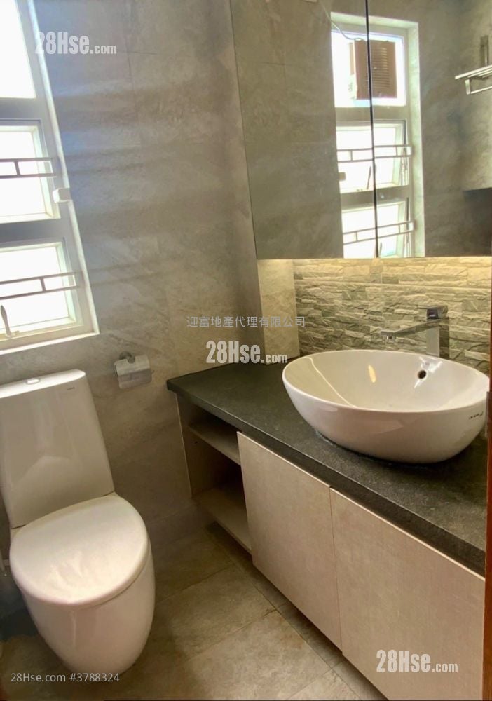 Whampoa Garden Sell 4 Bedrooms , 2 Bathrooms 708 ft²