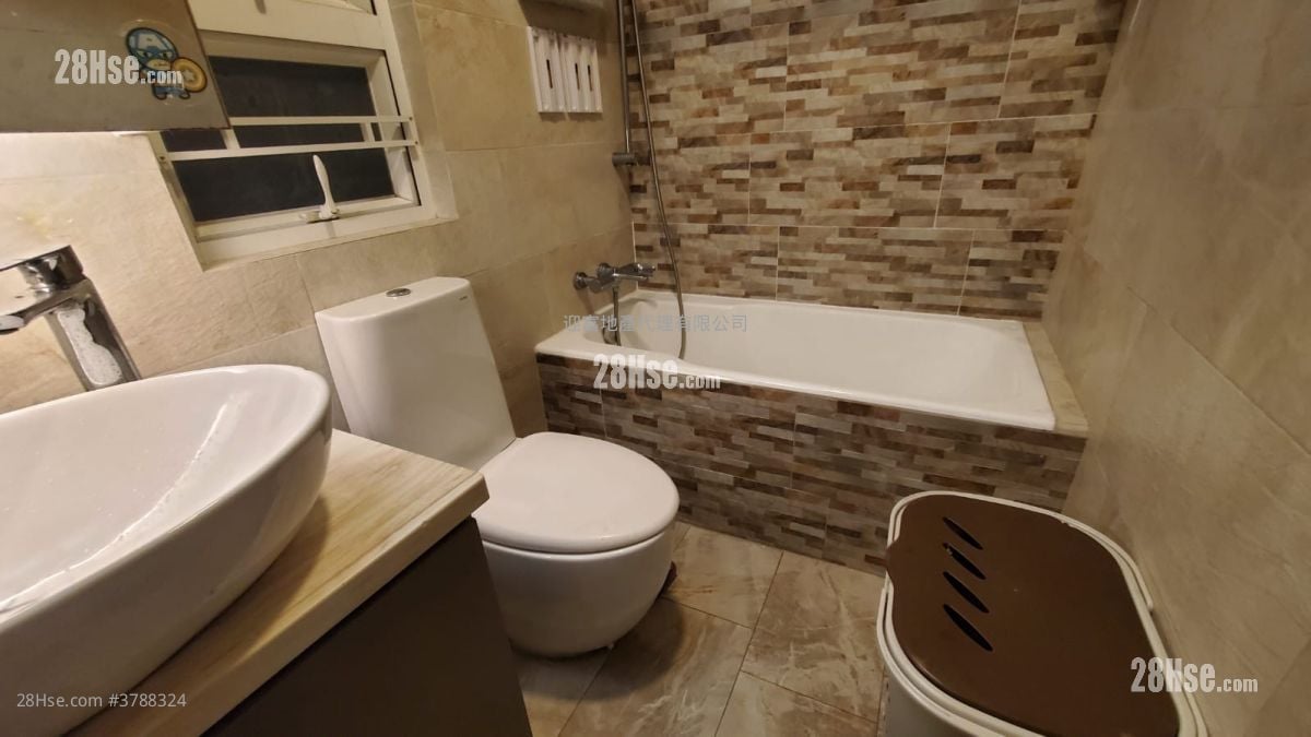 Whampoa Garden Sell 4 Bedrooms , 2 Bathrooms 708 ft²