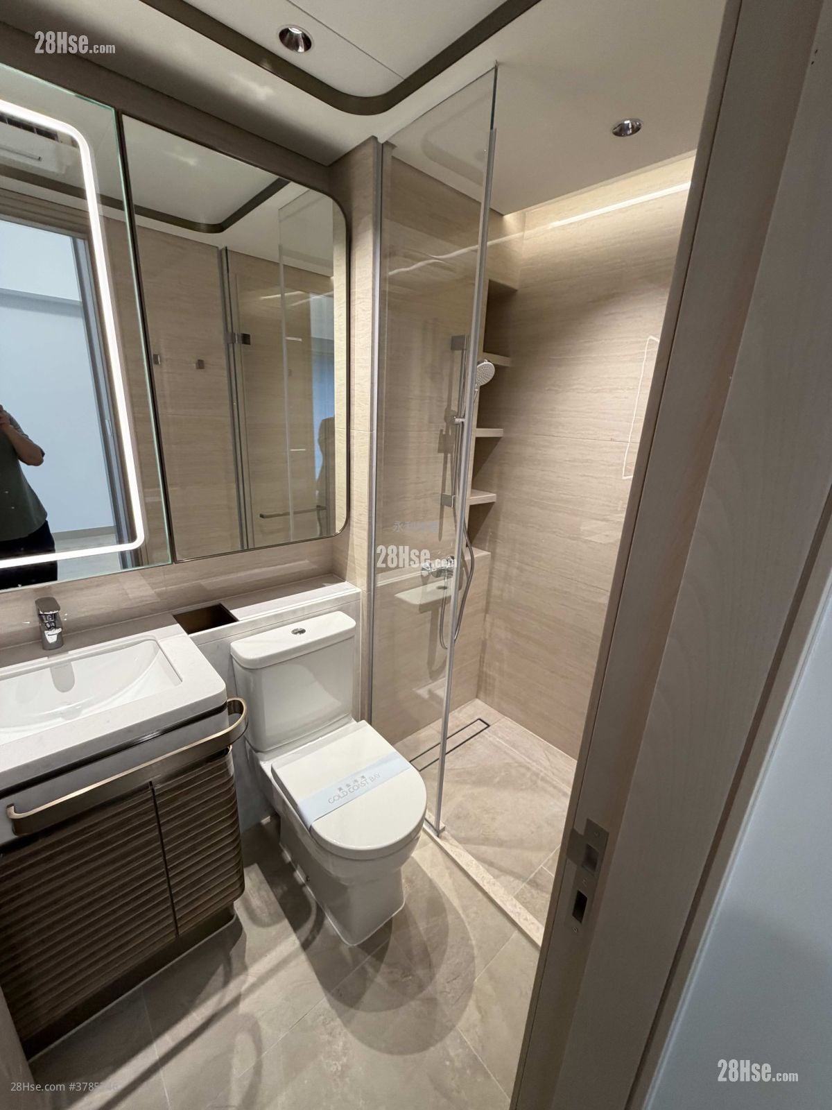 Gold Coast Bay Rental 2 Bedrooms , 1 Bathroom 441 ft²