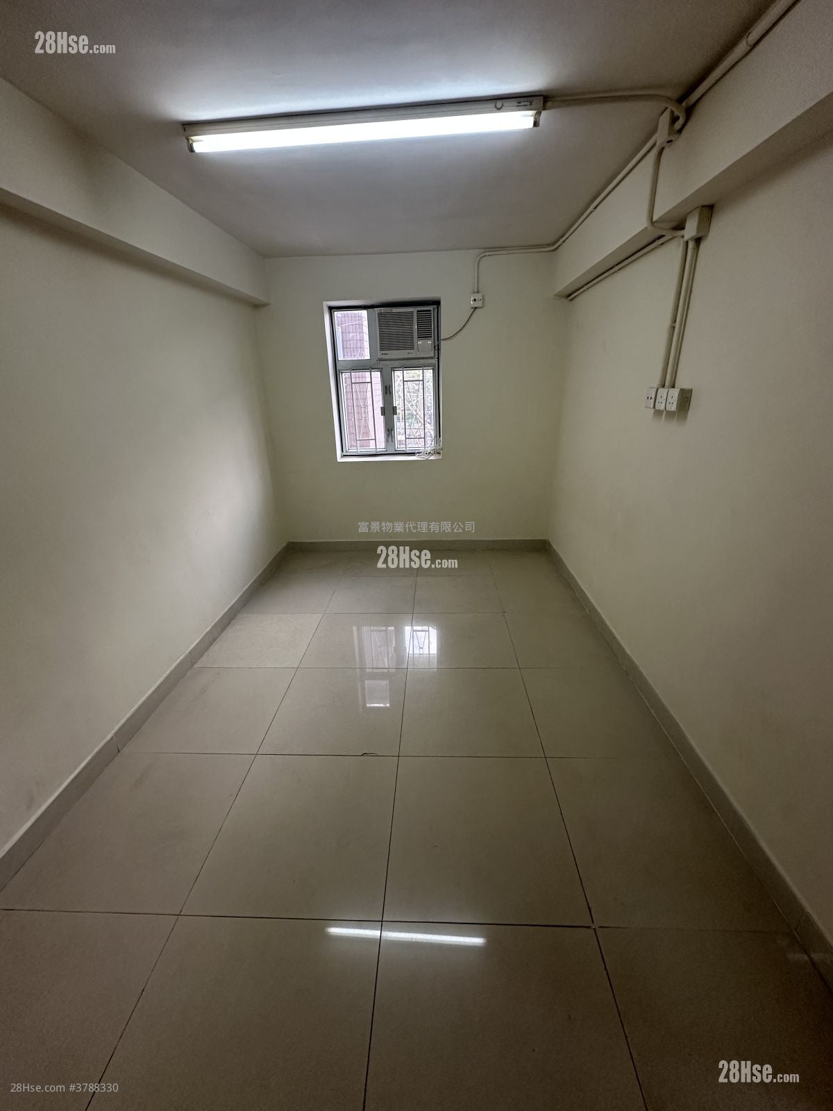 泥围 租盘 2 房 , 1 浴室 380 平方尺