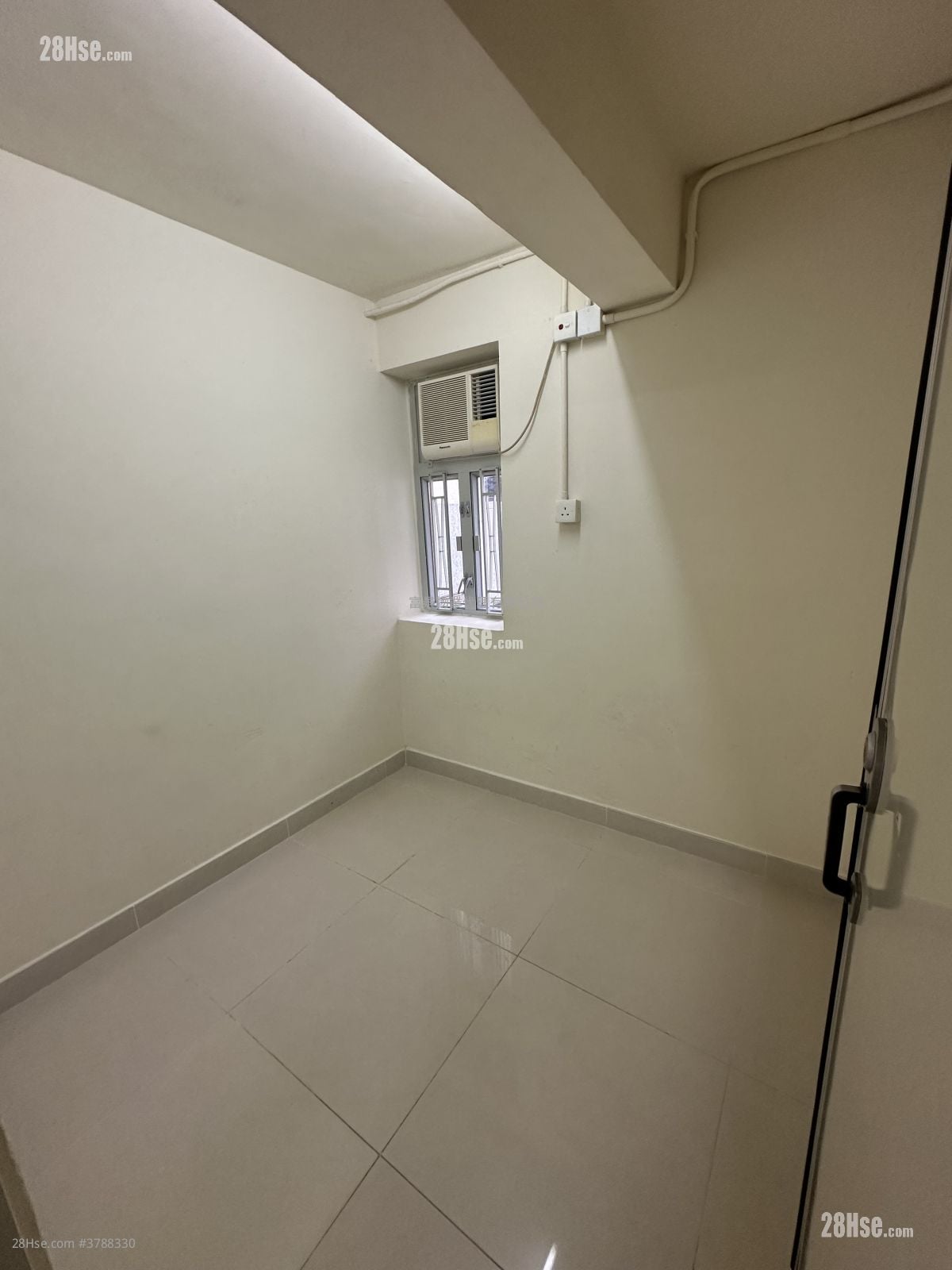 泥围 租盘 2 房 , 1 浴室 380 平方尺