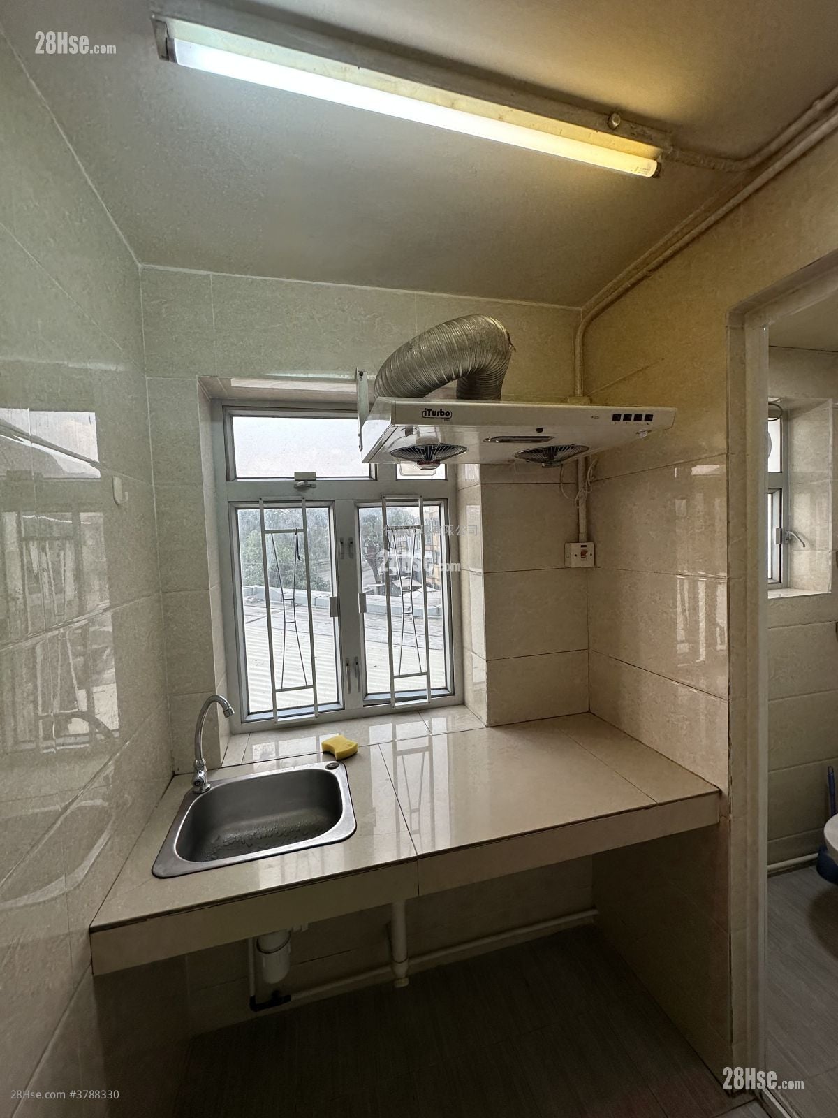 泥围 租盘 2 房 , 1 浴室 380 平方尺