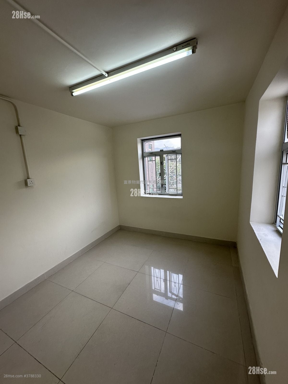 泥围 租盘 2 房 , 1 浴室 380 平方尺