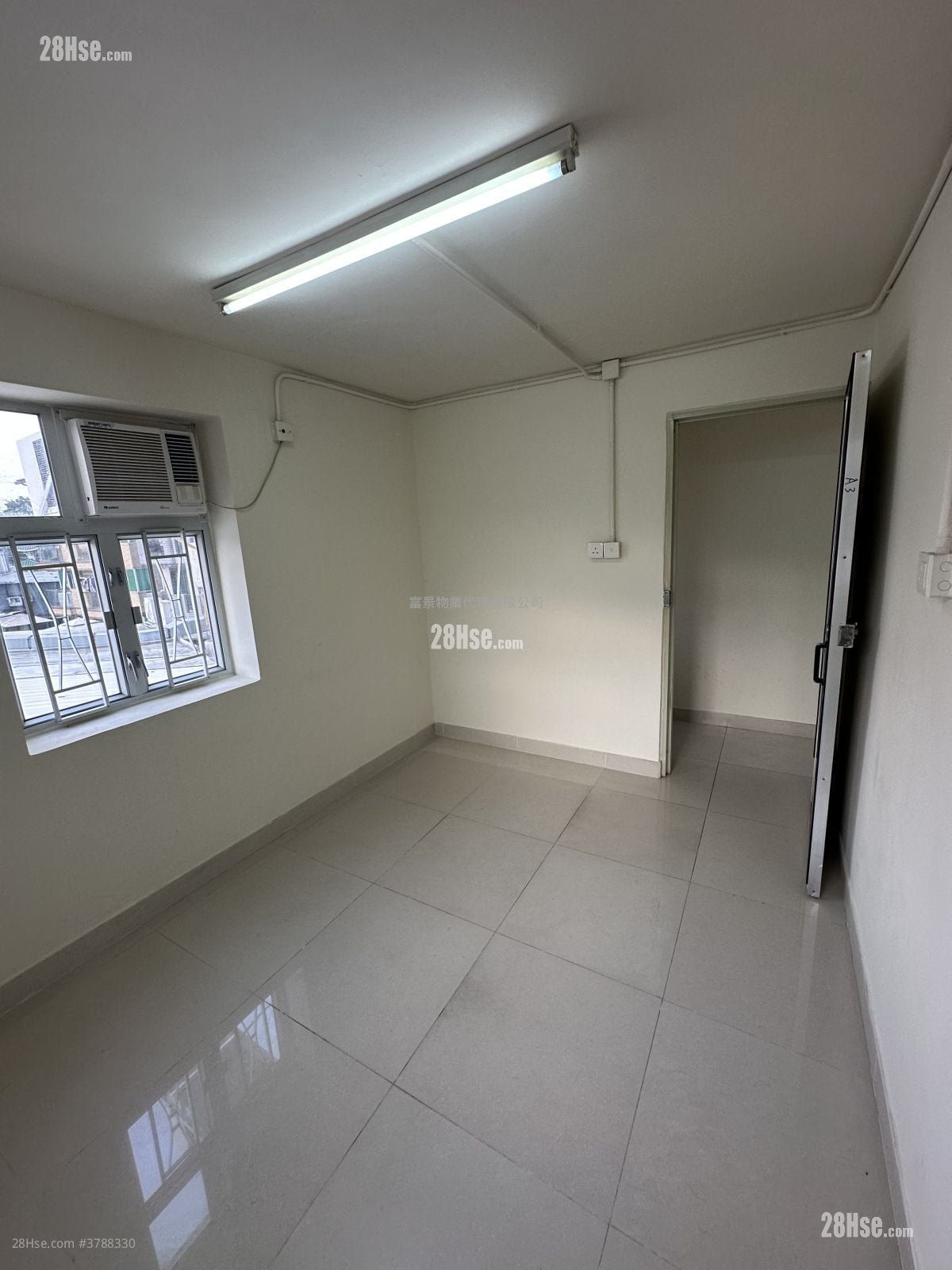 泥围 租盘 2 房 , 1 浴室 380 平方尺